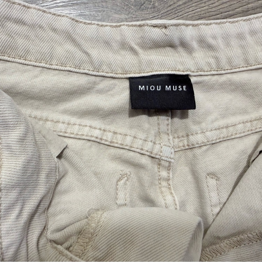 Frayed Off-white Jean Shorts - Picture 6 of 7